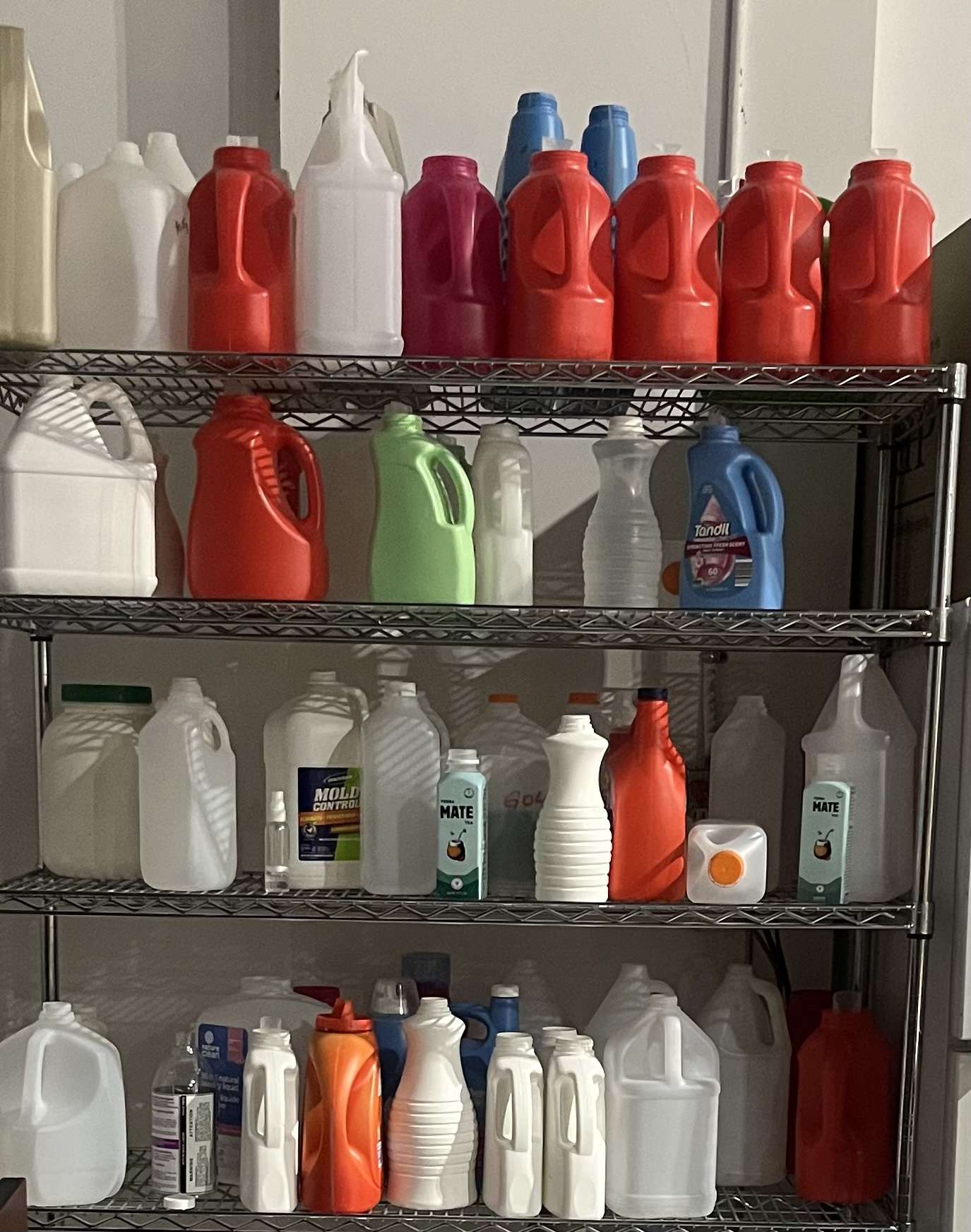 Injection molding machine showing the complete cycle process